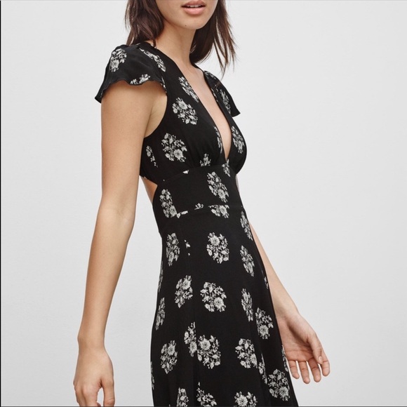 ARITZIA: Lavender Floral Butterfly Sleeve Dress - Picture 4 of 6